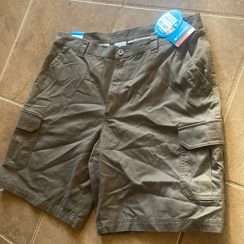 NWT Columbia Omni-Shade Cargo Shorts! 40